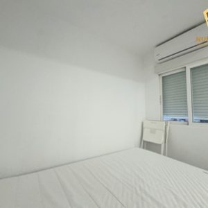 Piso en venta en Av Albufera, Madrid.